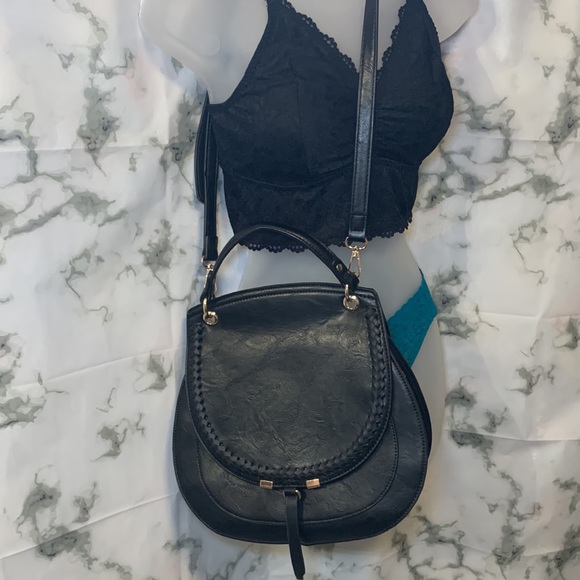 π Black Saddle Crossbody - Picture 12 of 15